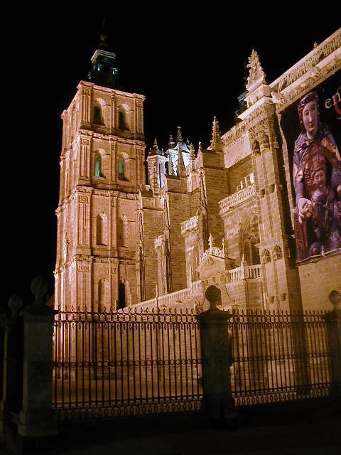 Catedral noche.jpg (83392 bytes)